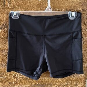 ZYIA Black Women's LnT pocket Shorts